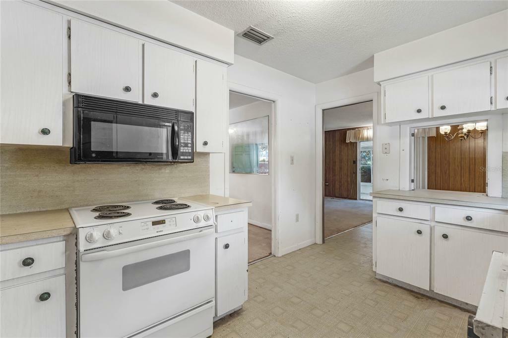 Property Photo:  5544 Harbor Drive  FL 33809 