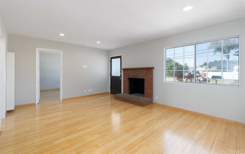 Property Photo:  214 E 21st Street  CA 92627 