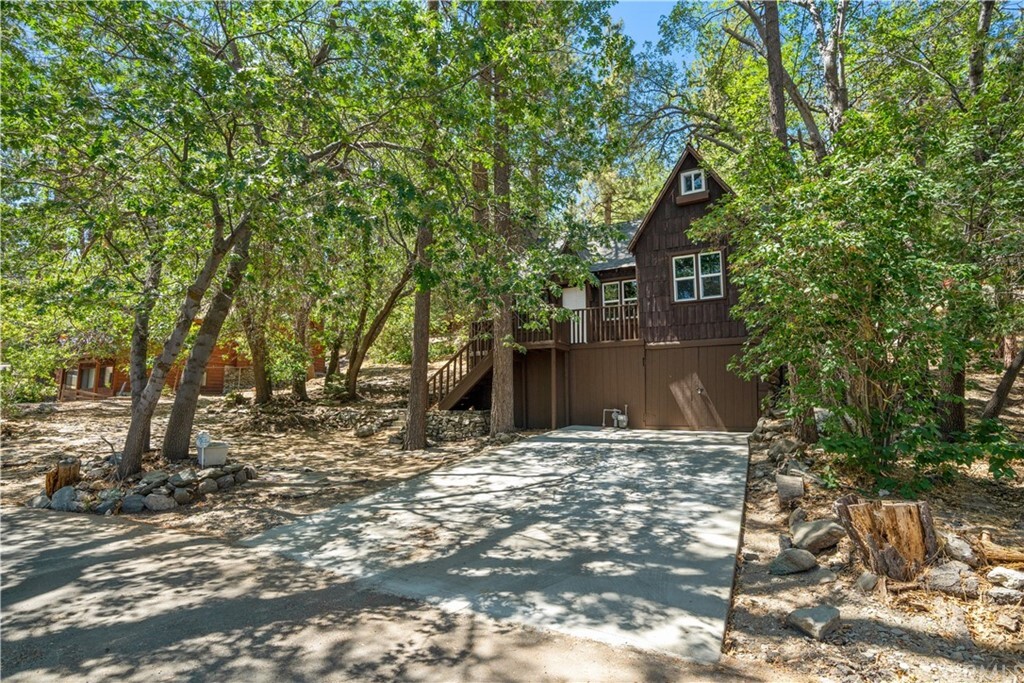 Property Photo: 1054 Robin Road CA 92397