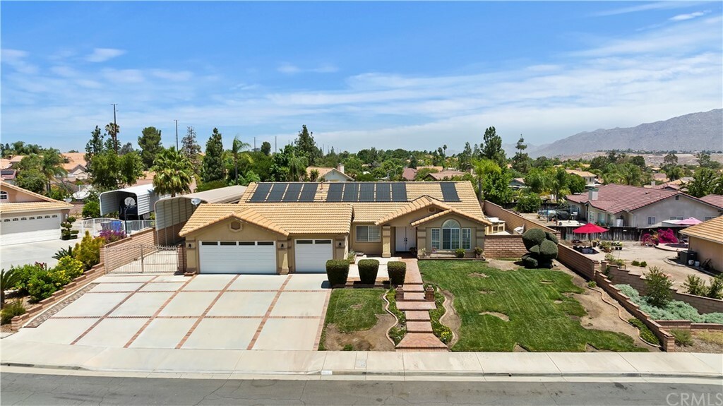 Property Photo:  569 Atwood Court  CA 92506 