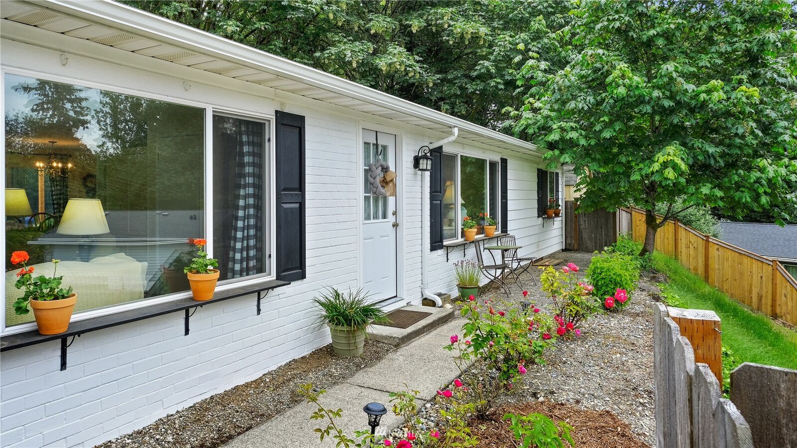 Property Photo:  17121 Woodcrest Drive NE  WA 98011 