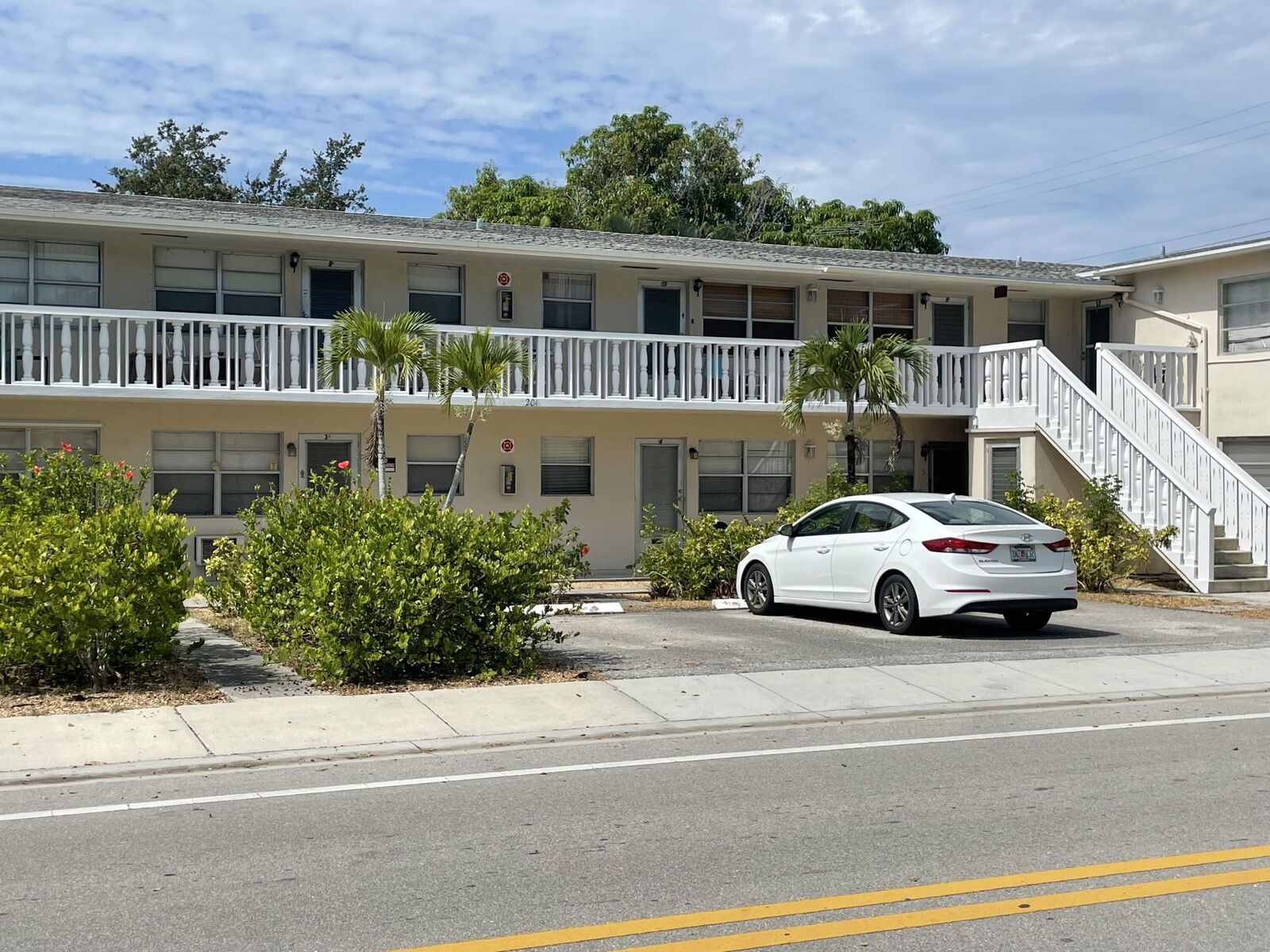 Property Photo: 201 S J 6 Street 6 FL 33460