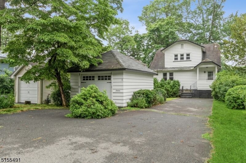 Property Photo:  16 Shawnee Trail  NJ 07834 