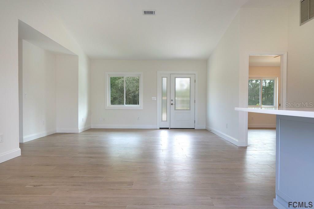 Property Photo: 38 Ferndale Lane FL 32137