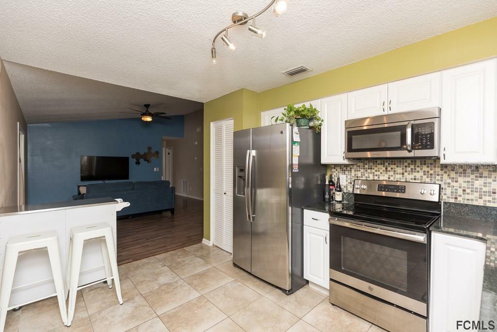 Property Photo: 23 Berkshire Lane FL 32137