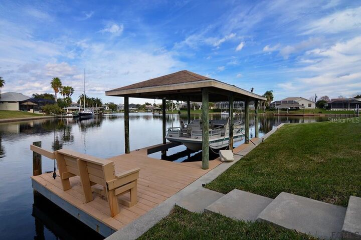 Property Photo:  7 Cayuse Court  FL 32137 