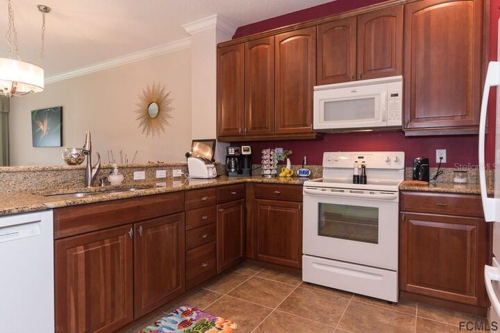 Property Photo:  65 Riverview Bend S 1712  FL 32137 