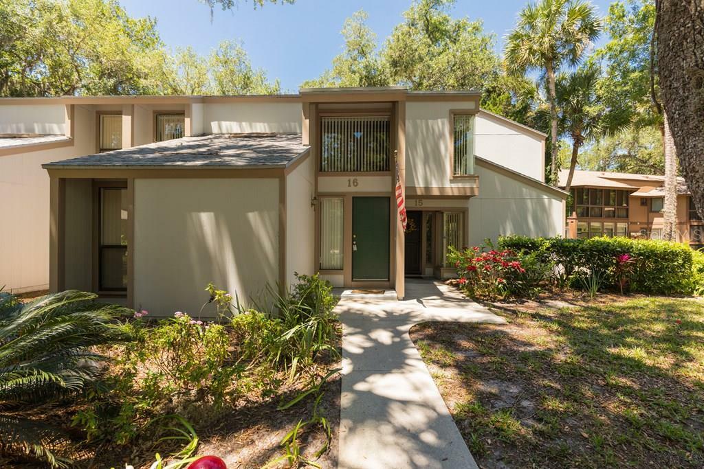 Property Photo: 16 Mid Oaks Circle 16 FL 32137