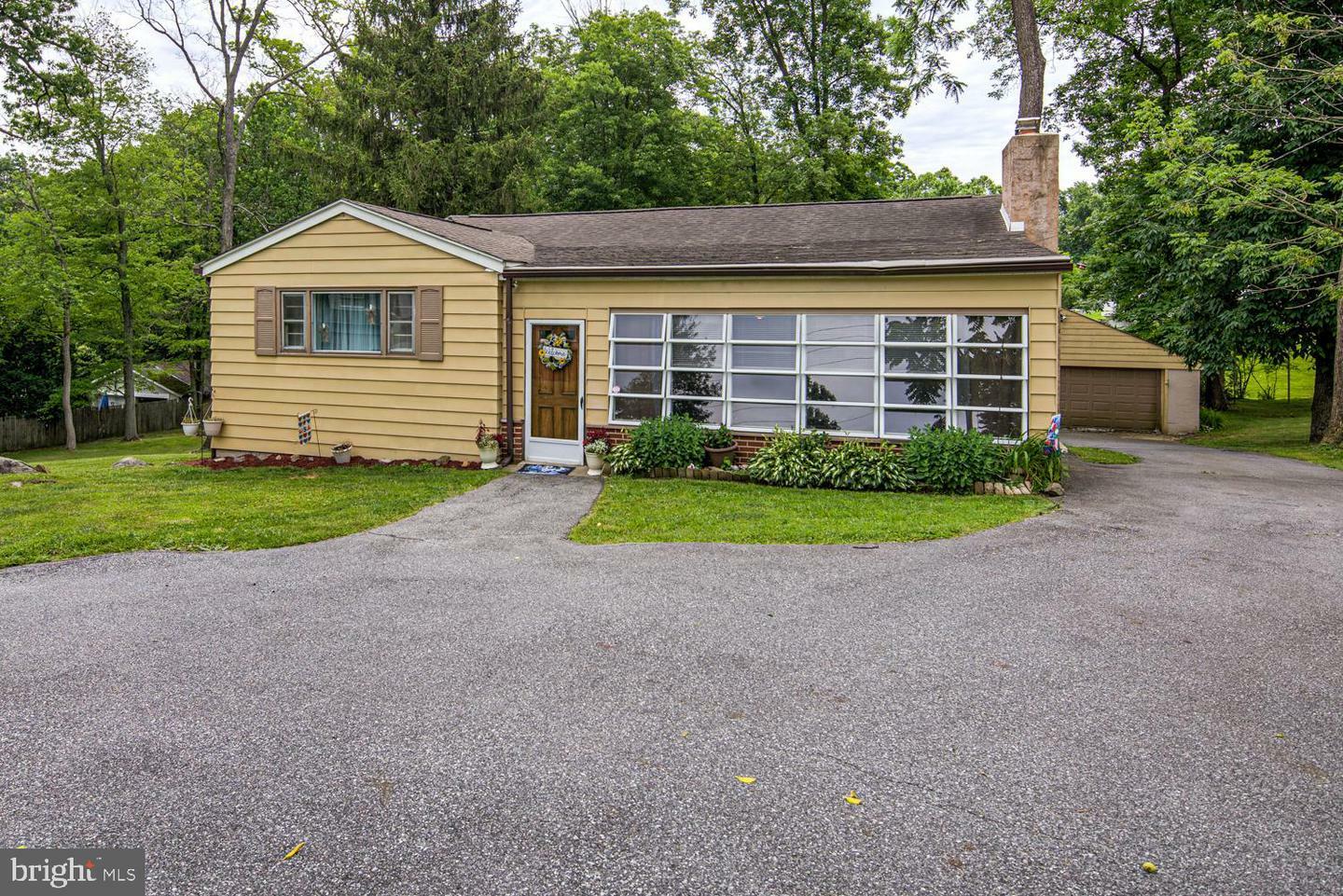 Property Photo:  2823 Larkin Rd  PA 19061 