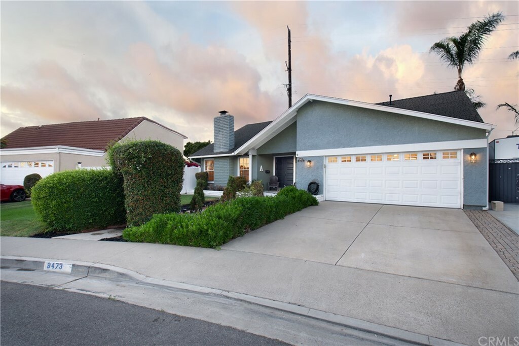 Property Photo:  9473 Siskin Avenue  CA 92708 