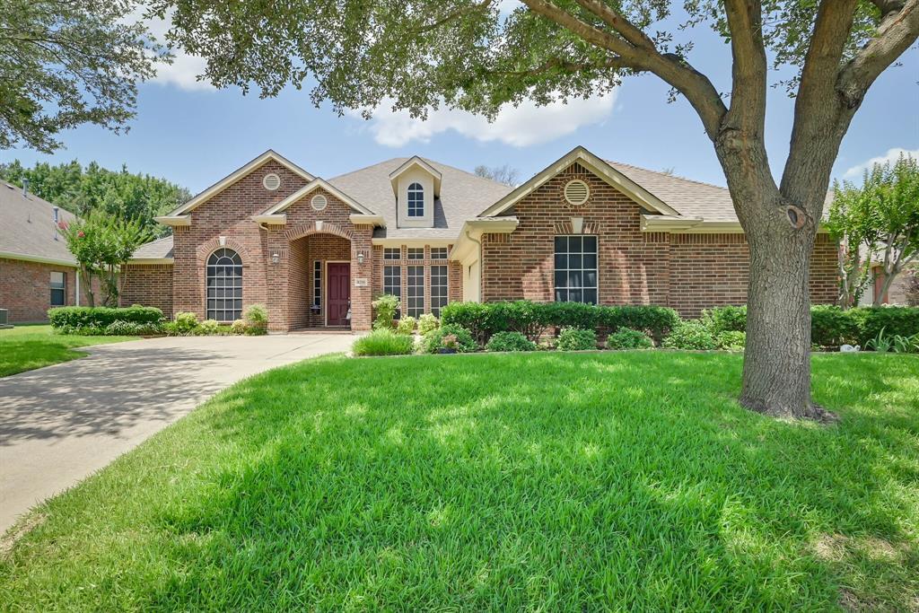 Property Photo:  8200 Summerleaf Drive  TX 76001 
