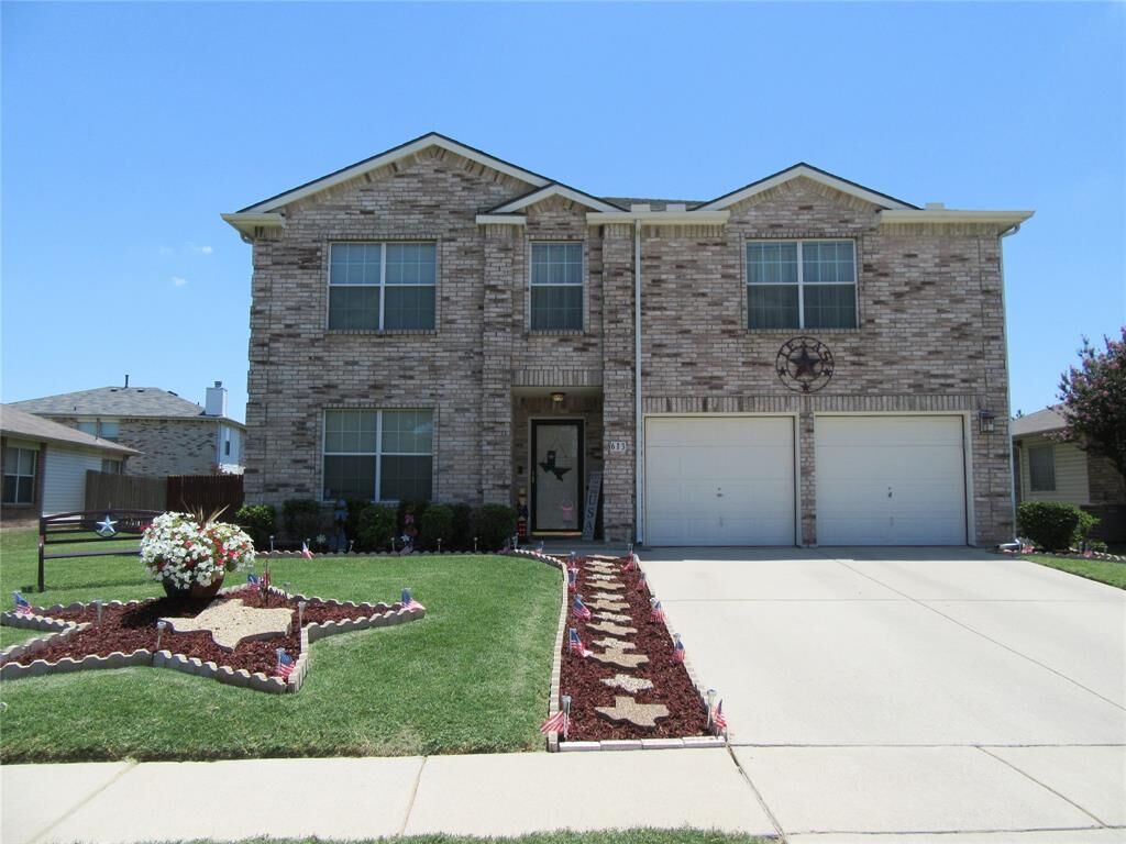 Property Photo: 613 Partridge Drive TX 76131
