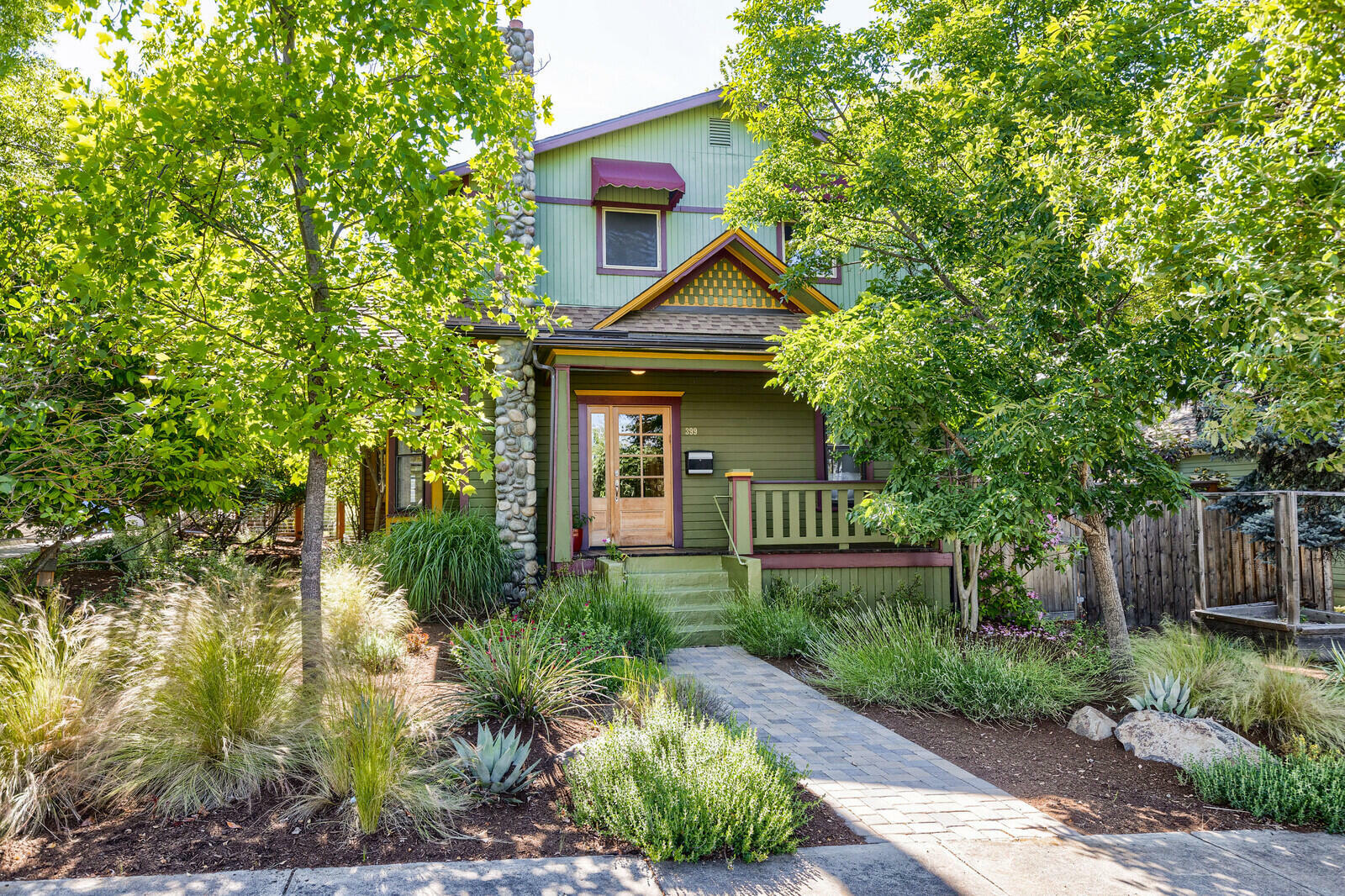Property Photo: 399 Beach Street OR 97520