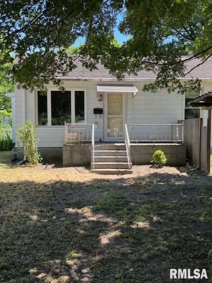 1010 Ann Eliza  Pekin IL 61554 photo