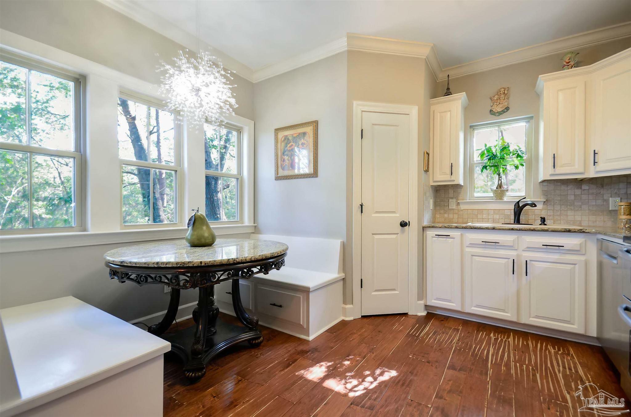 Property Photo: 5007 Persimmon Hollow Rd FL 32583