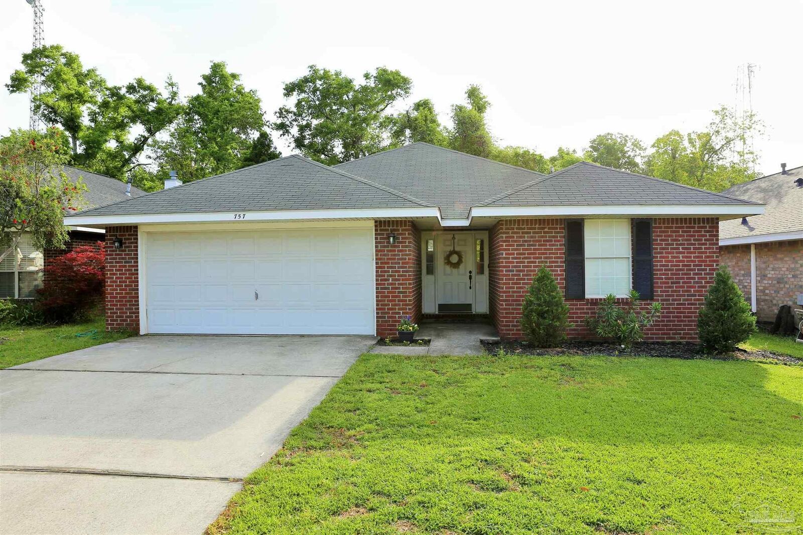 Property Photo: 757 Ladner Dr FL 32505