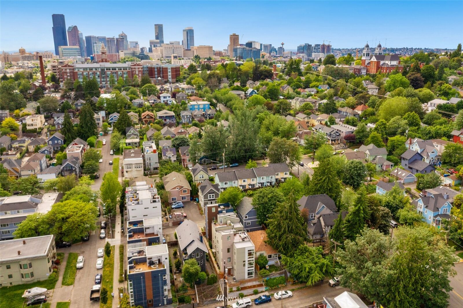 Property Photo:  611 22nd Avenue B  WA 98122 