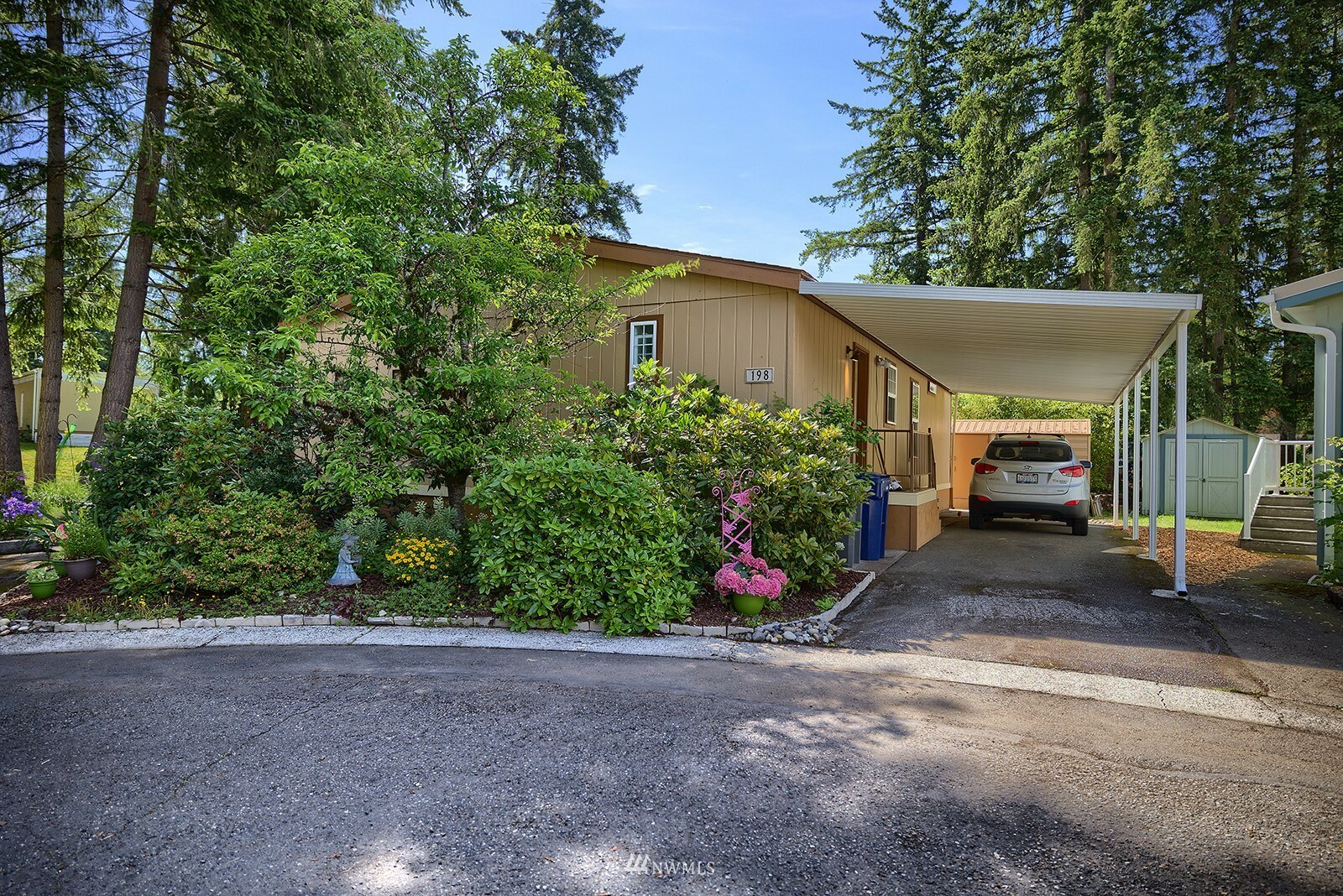 Property Photo:  18425 NE 95th Street 198  WA 98052 