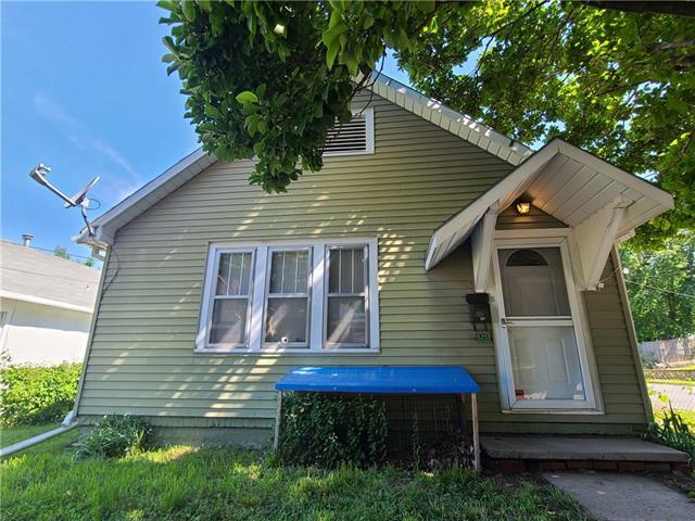 Property Photo: 1525 Sacramento Street MO 64503