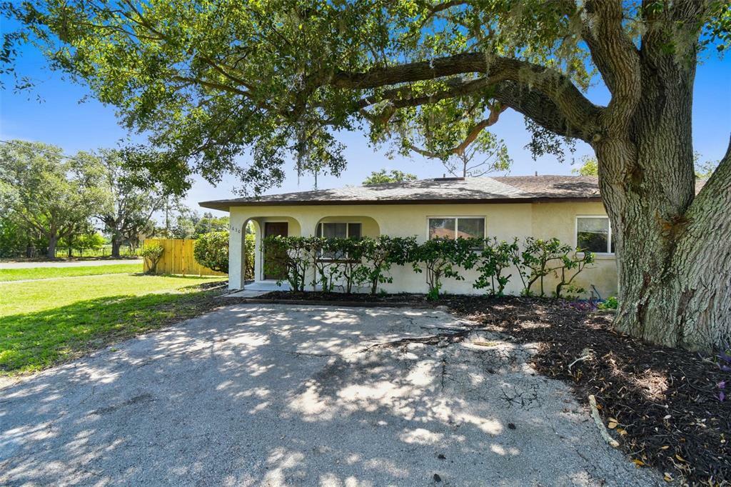 Property Photo: 1630 39th Avenue Drive E FL 34222