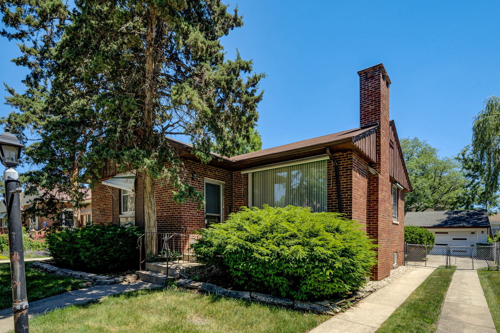 Property Photo: 1535 Hull Avenue IL 60154