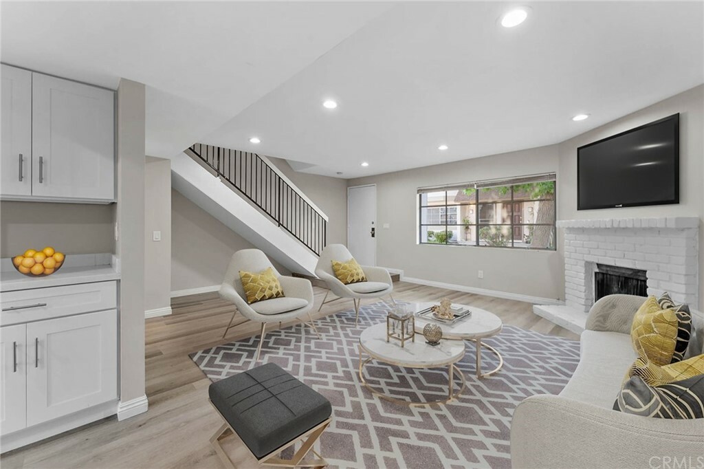 Property Photo:  1236 N Citrus Avenue 3  CA 91722 
