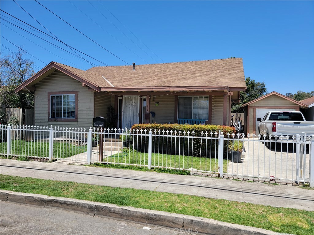 Property Photo:  215 Hobart Street  CA 92707 