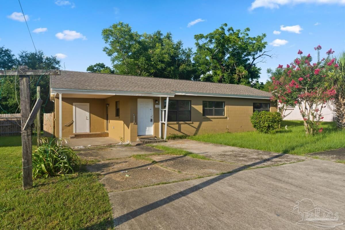 Property Photo:  1703 W Brainerd St  FL 32501 