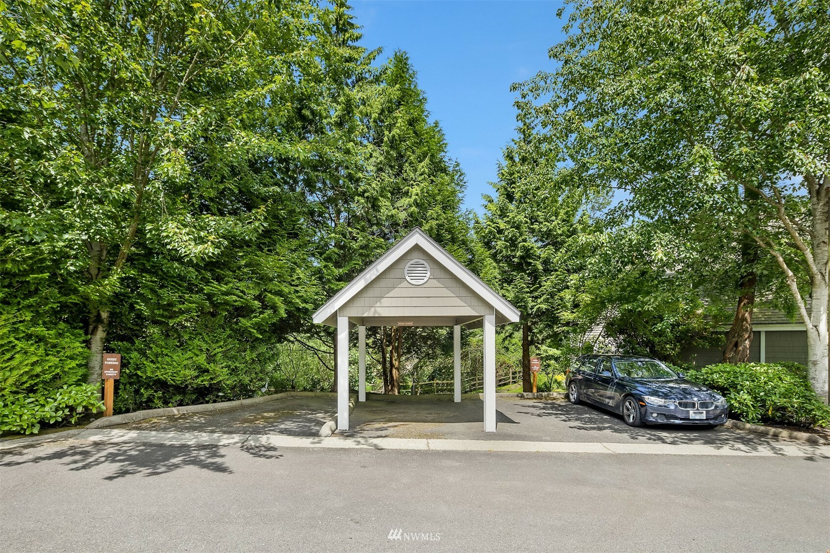 Property Photo:  10005 NE 37th Court 106  WA 98033 