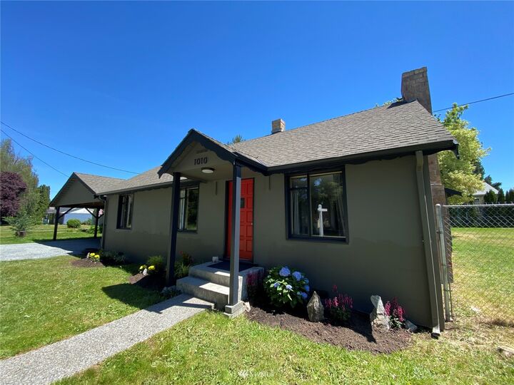 Property Photo:  1010 Ash Avenue  WA 98270 