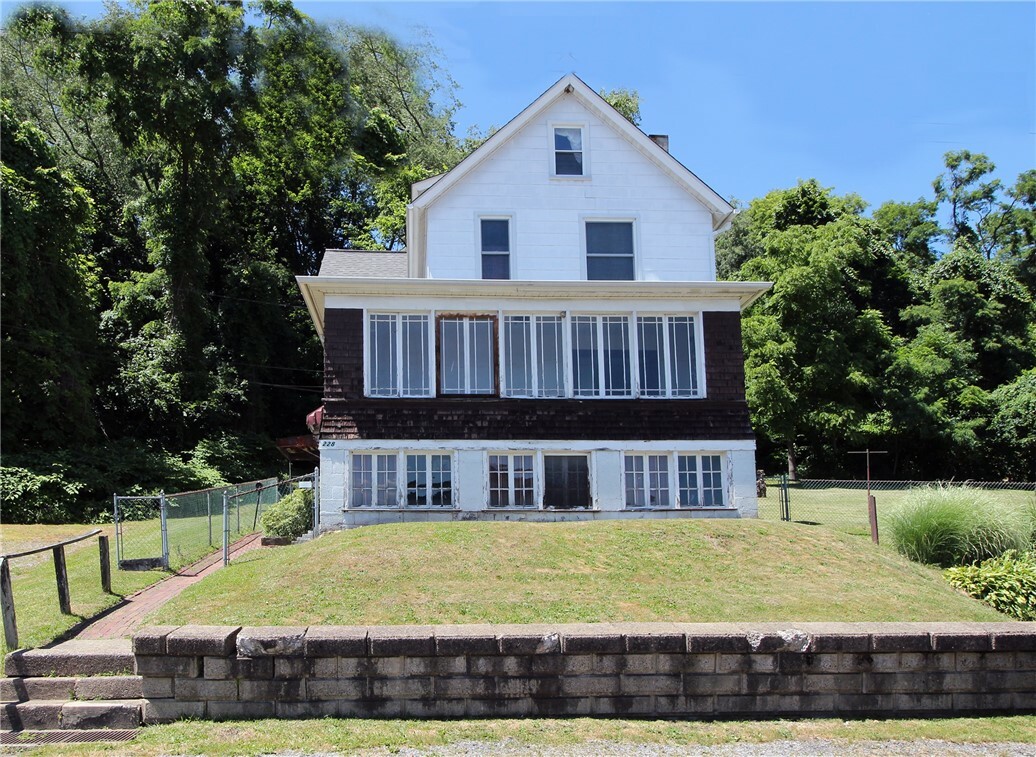 Property Photo:  228 W 11th Avenue  PA 15084 