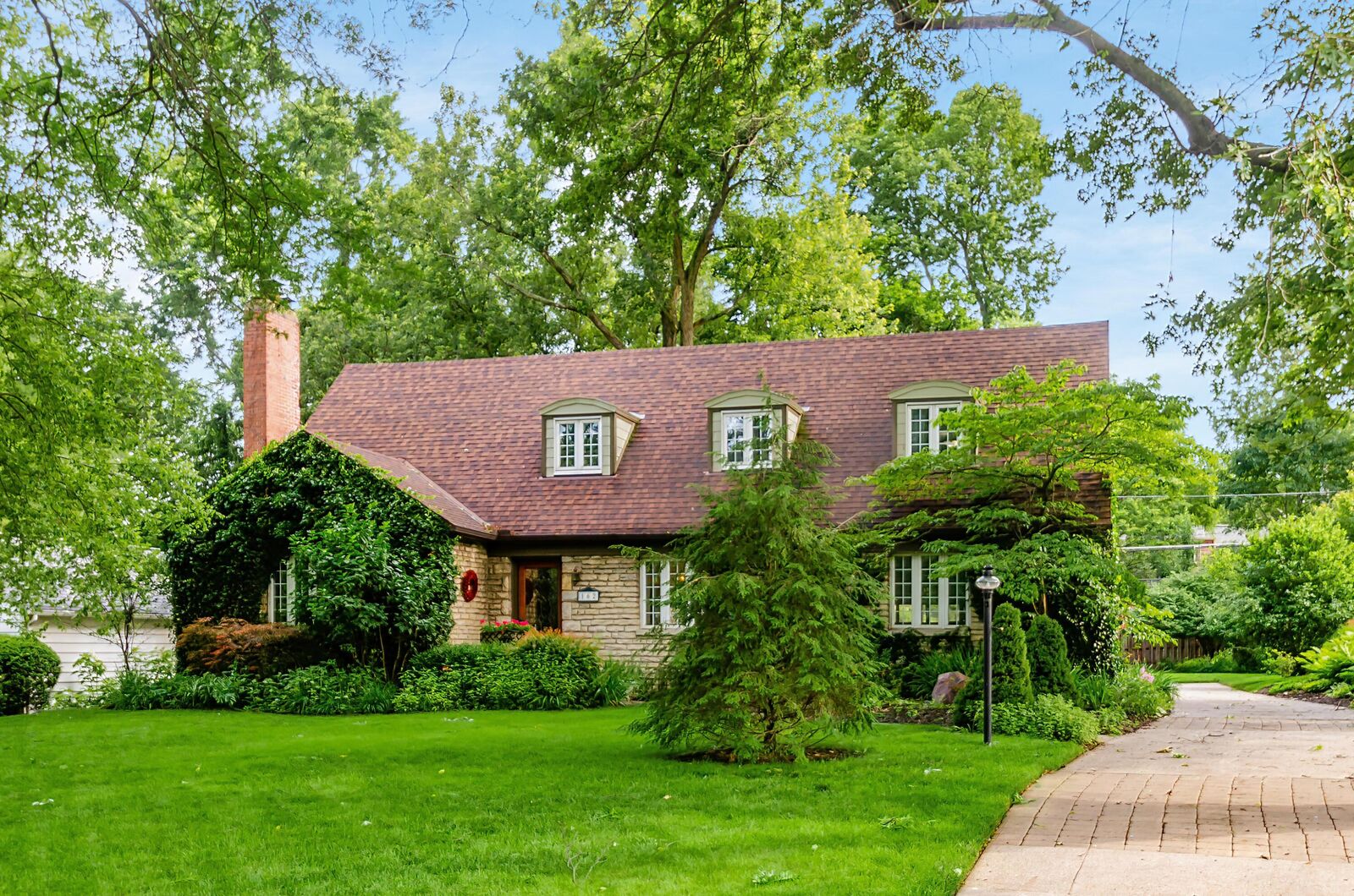 Property Photo:  162 W Riverglen Drive  OH 43085 