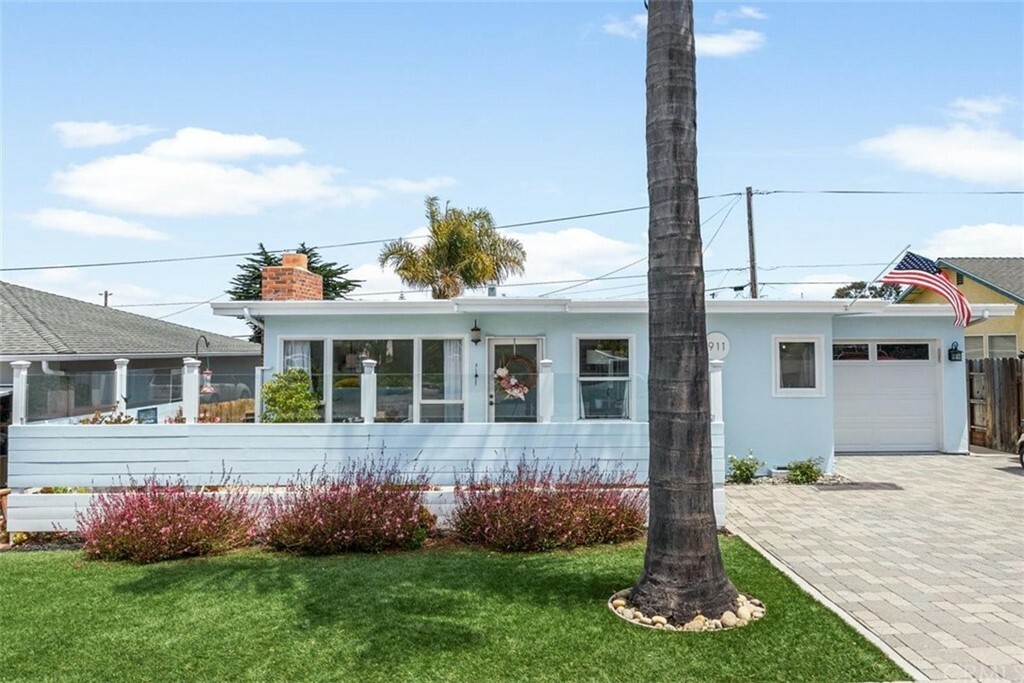 Property Photo:  911 Pecho Street  CA 93442 