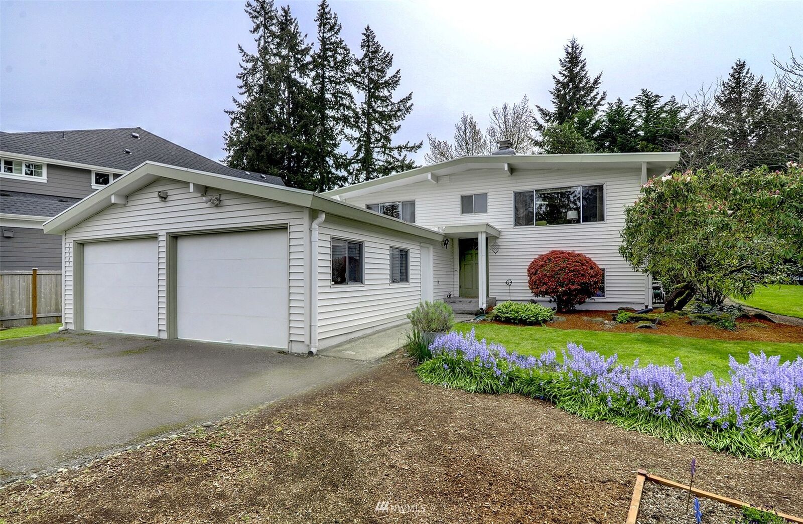 Property Photo:  15107 SE 42nd Place  WA 98006 