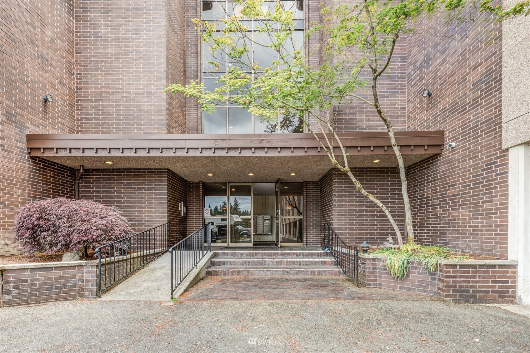 Property Photo:  5915 Highway Place 204  WA 98203 