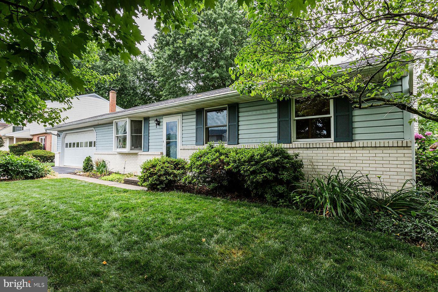 Property Photo:  858 Indian Springs Drive  PA 17601 