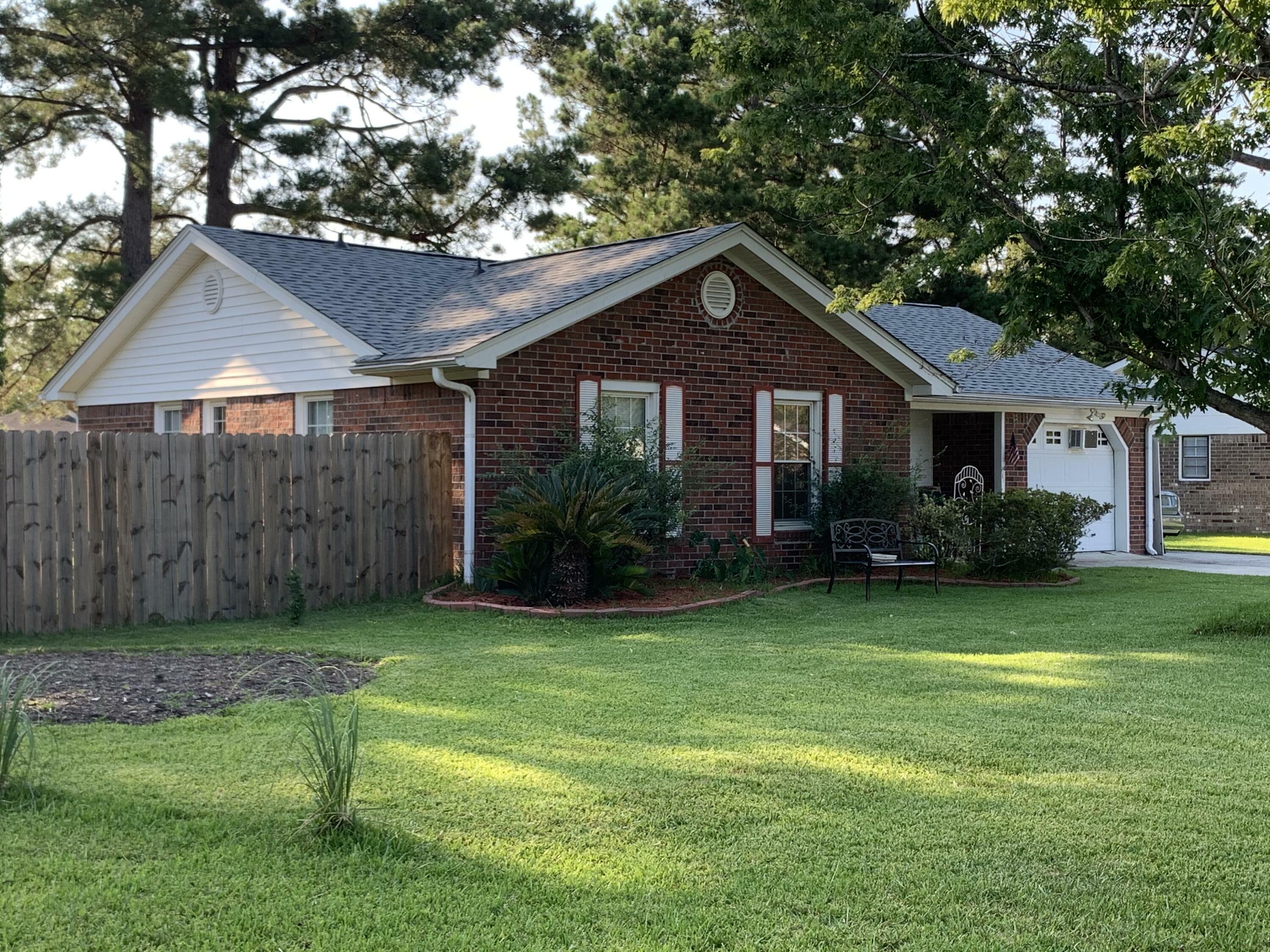 Property Photo:  1100 Hampton Court  SC 29486 