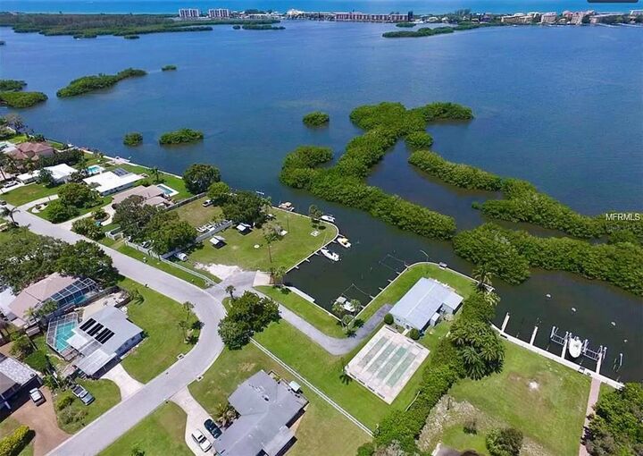 Property Photo:  1730 Livingstone Street  FL 34231 