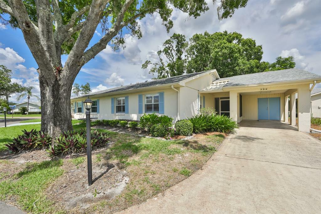 Property Photo:  2304 Grenoble Place  FL 33573 