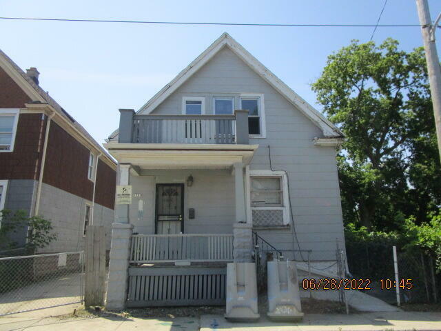 Property Photo: 1309 W Cottage Pl WI 53206