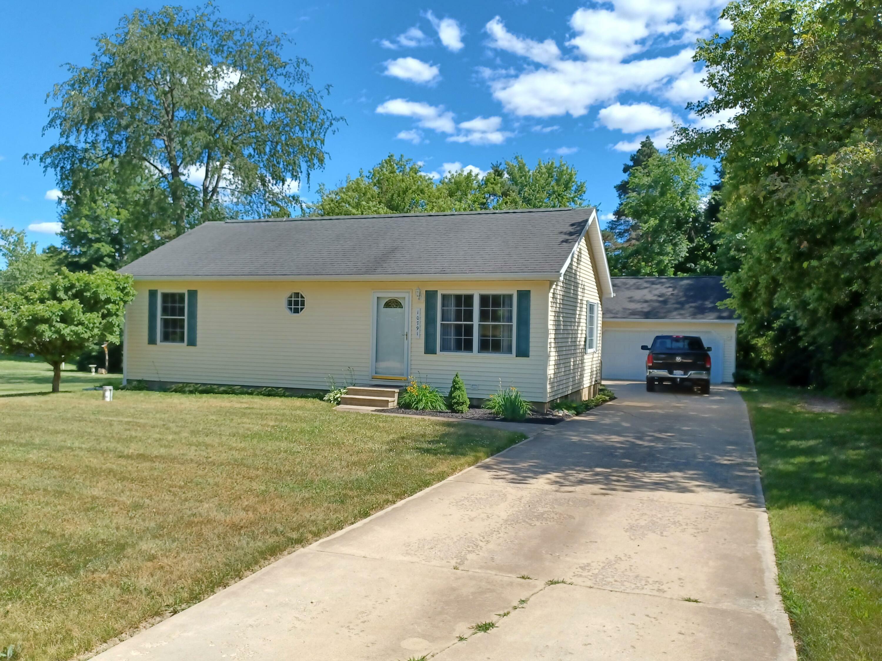 10791 Hillandale Drive  Jerome MI 49249 photo