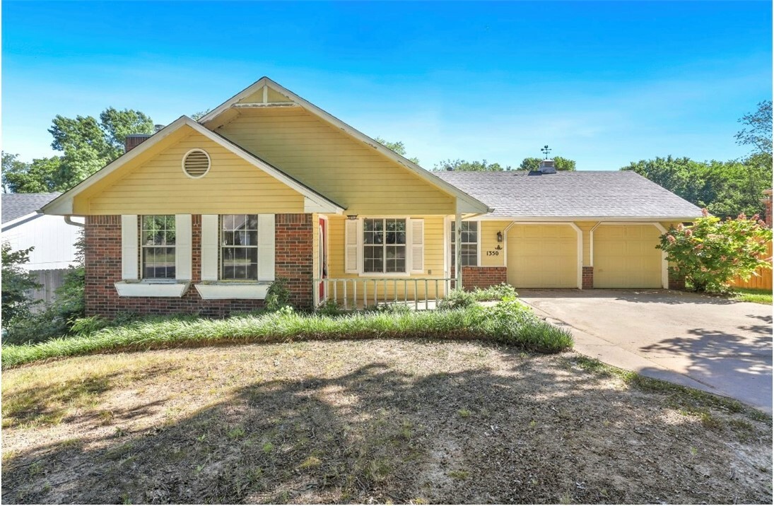 Property Photo:  1350 E Amber Drive  AR 72703 