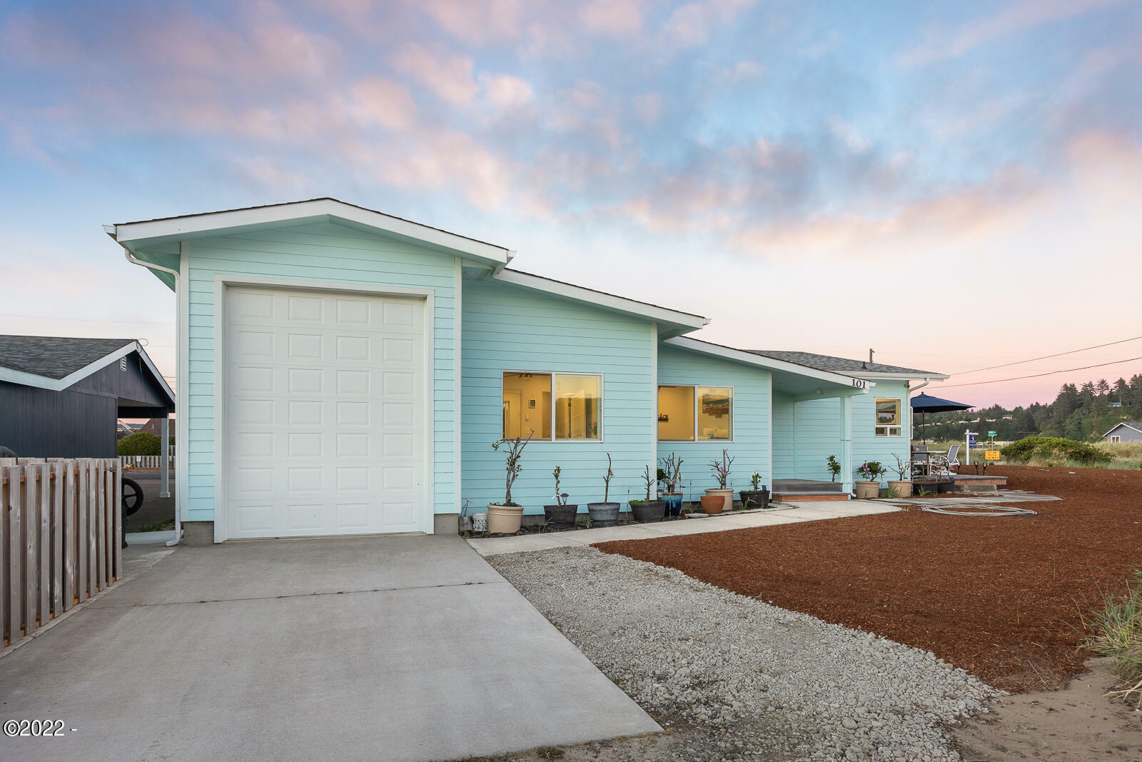 Property Photo:  101 NW Sunset Way  OR 97394 