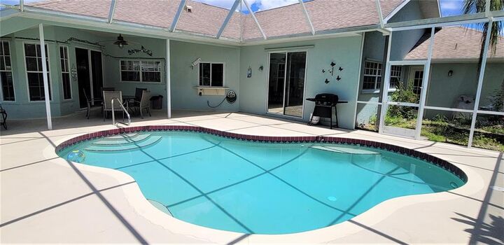 Property Photo: 7320 Skycrest Street FL 34224