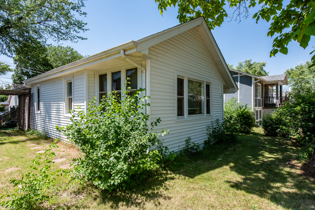 Property Photo: 35648 N Lake Drive IL 60041