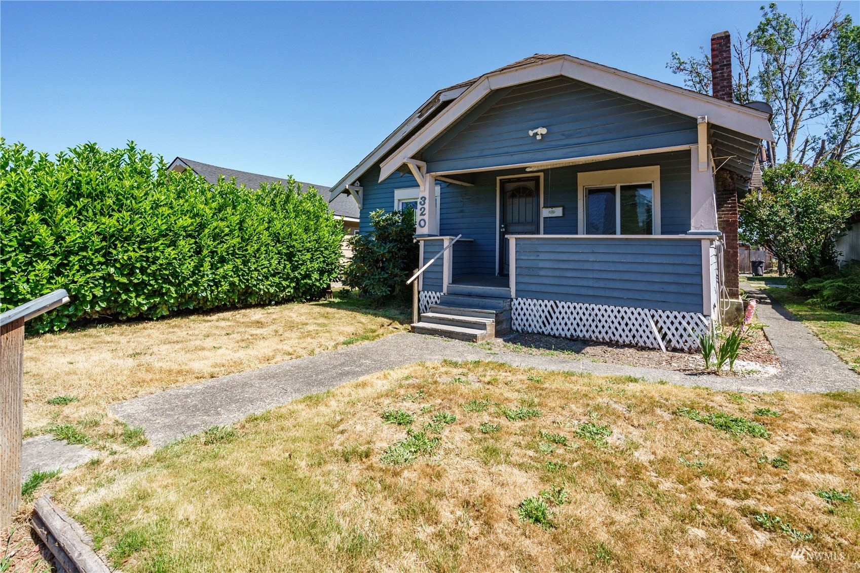 Property Photo:  320 17th Avenue  WA 98632 