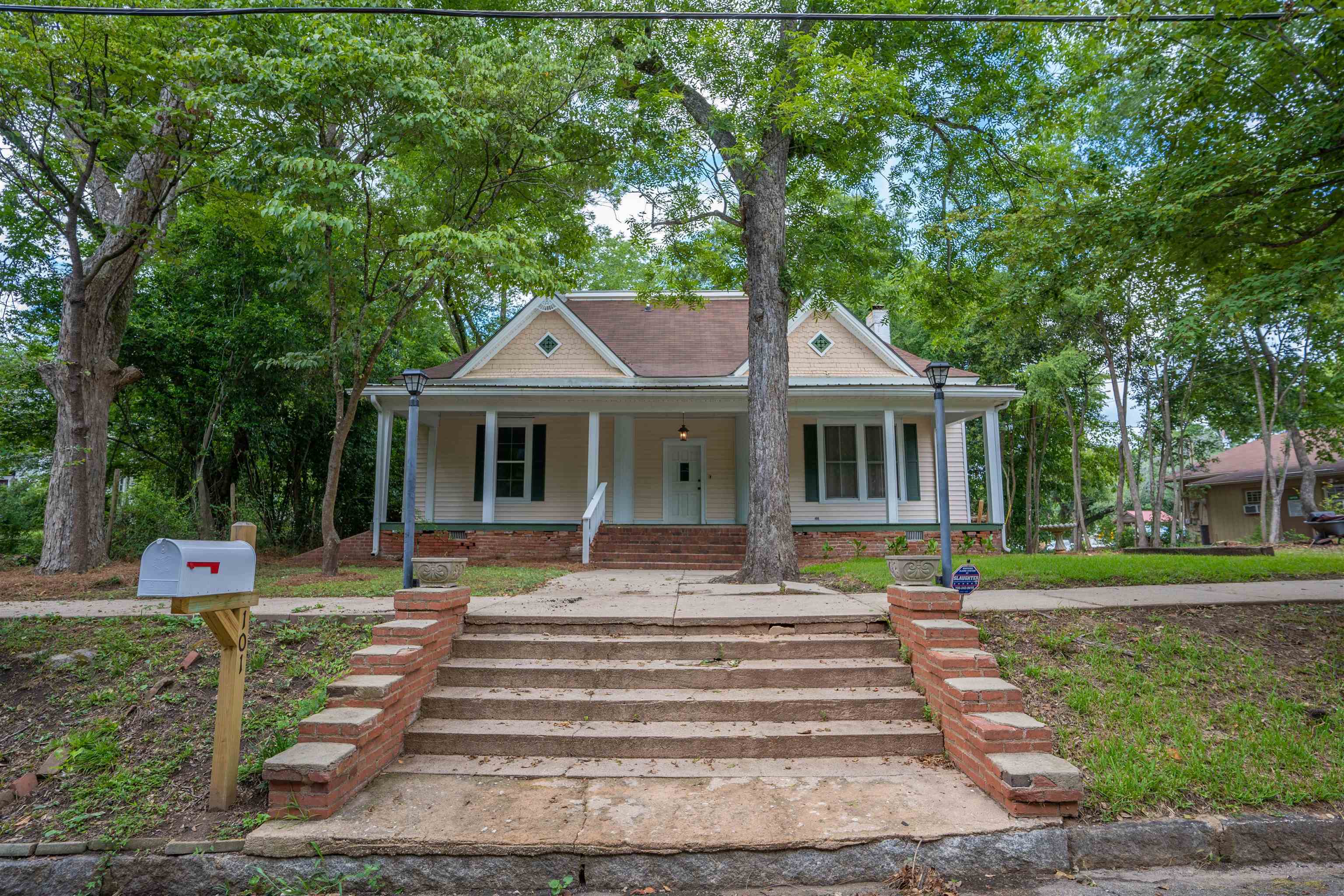 Property Photo:  101 S Chestnut Street  GA 30642 