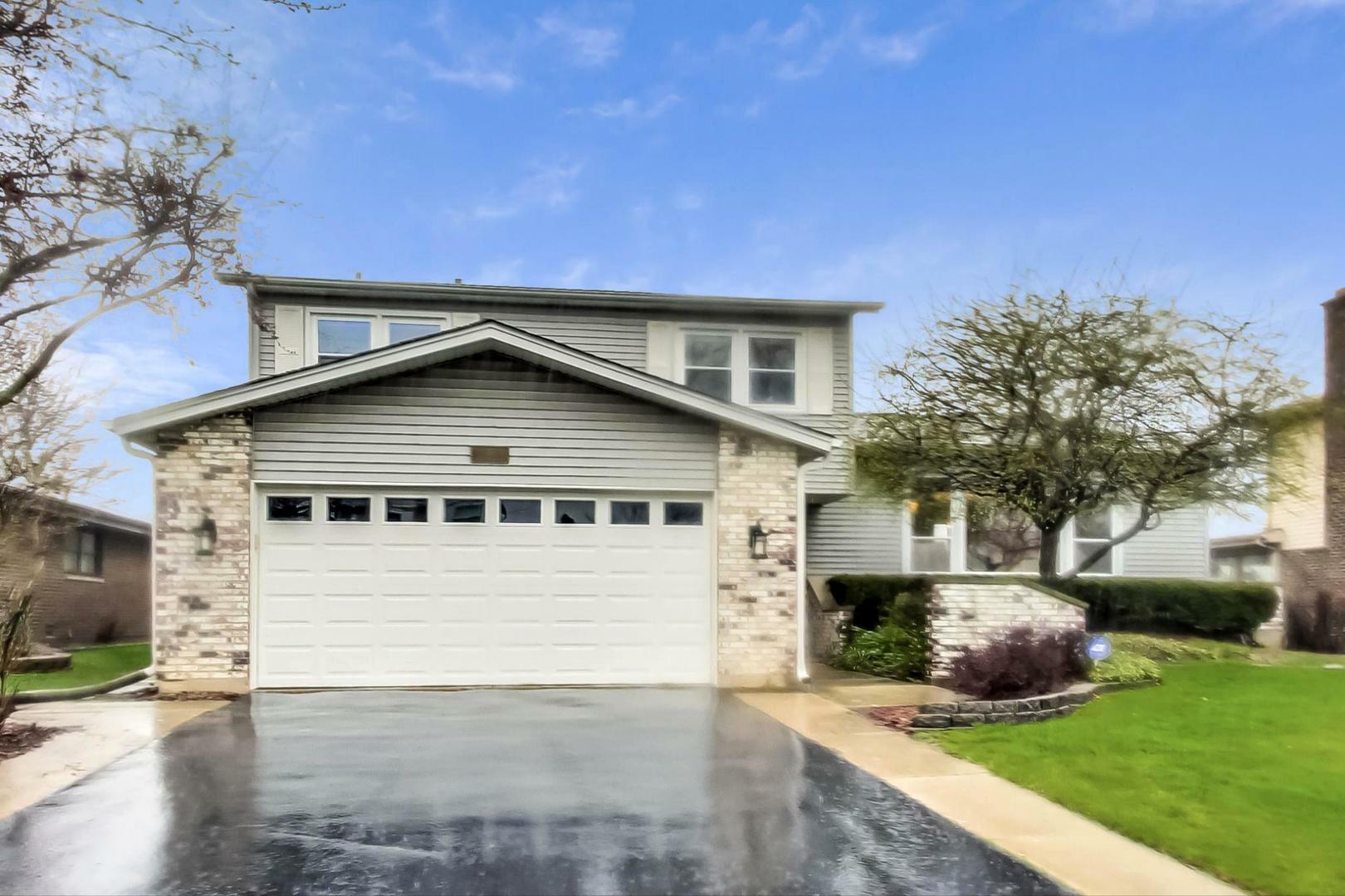 Property Photo: 30 W Appletree Lane IL 60004