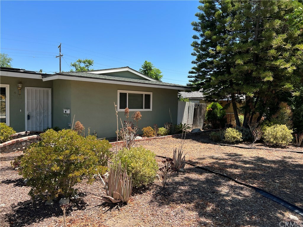 Property Photo:  431 E Rancho  CA 92879 