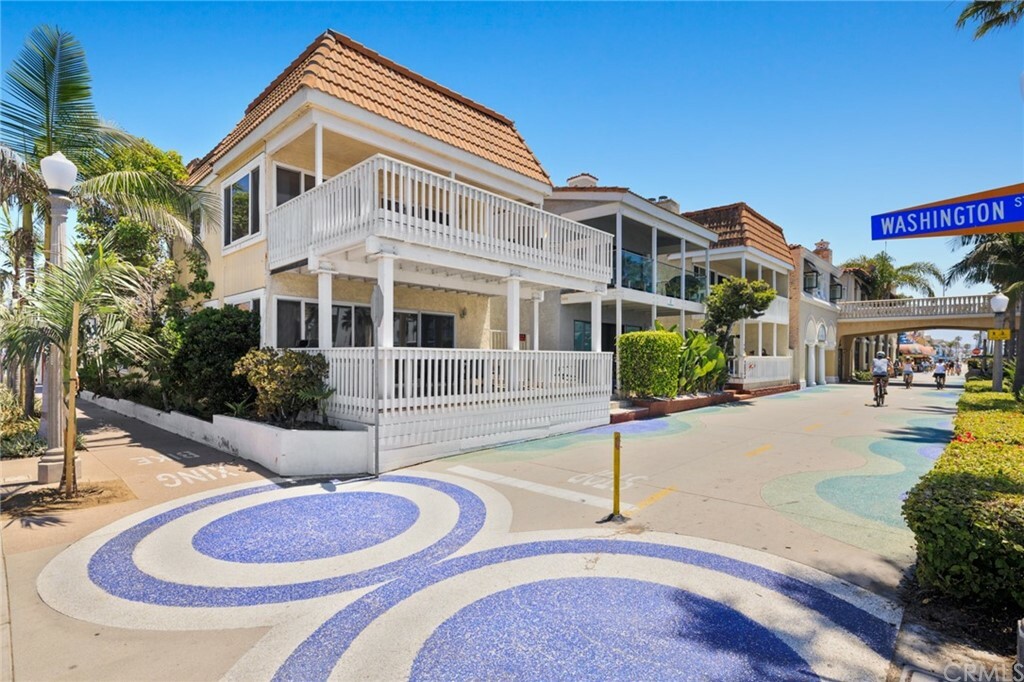 Property Photo: 700 E Oceanfront CA 92661